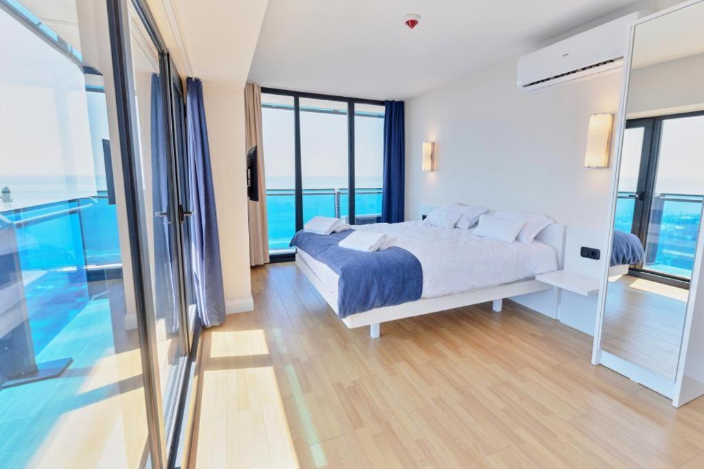 Orbi City Aparthotel Батуми Екстериор снимка