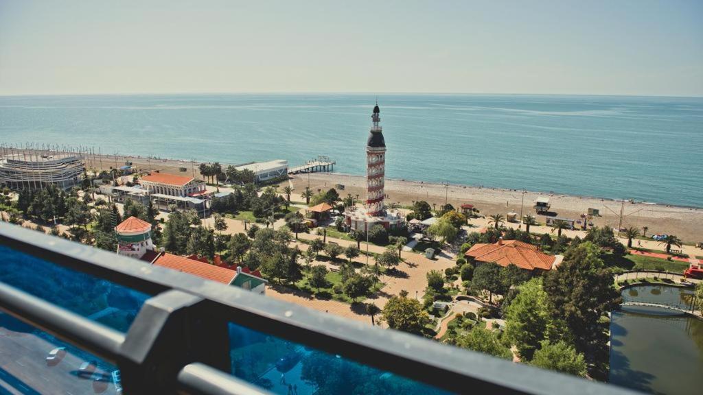 Orbi City Aparthotel Батуми Екстериор снимка