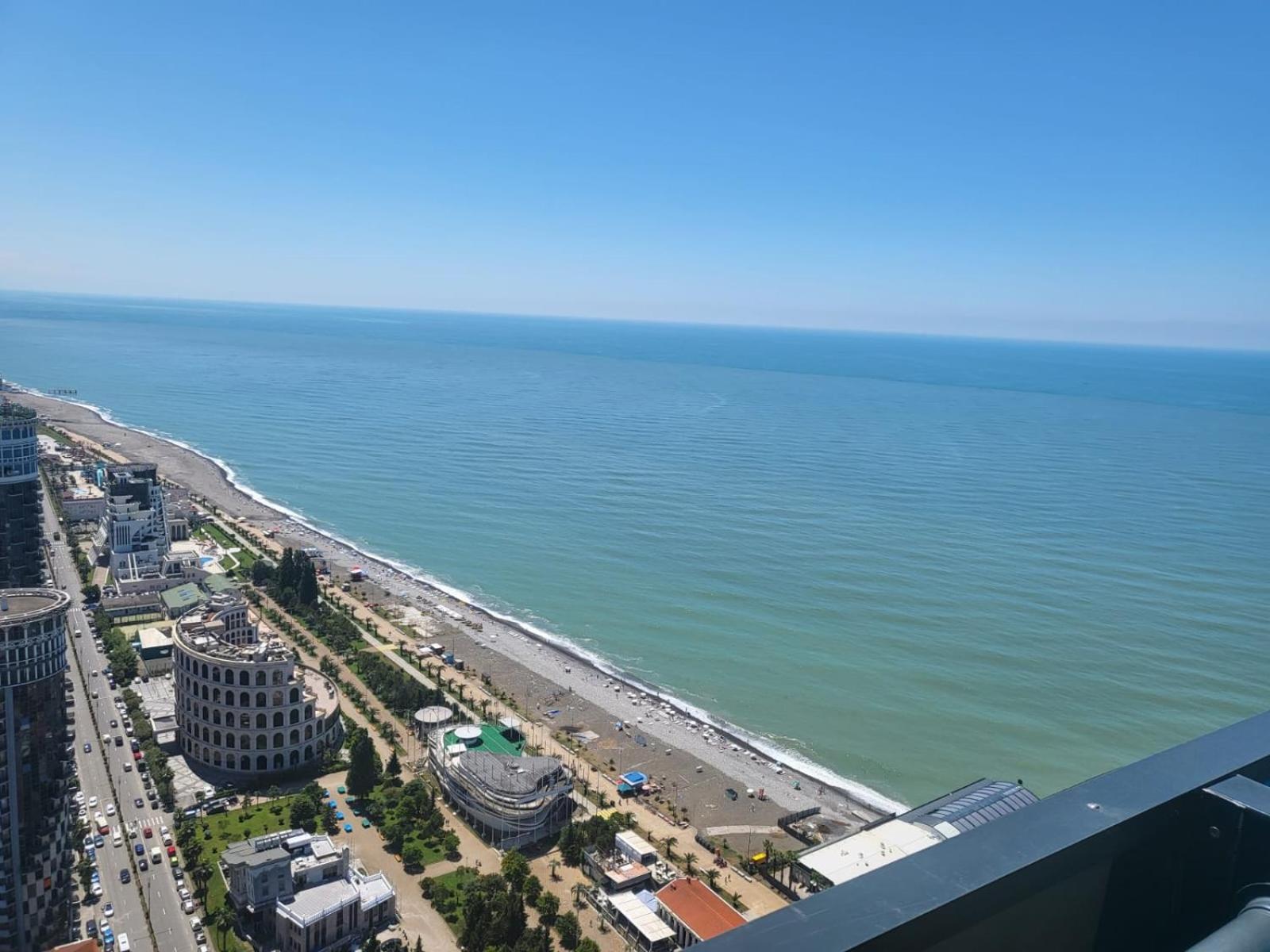 Orbi City Aparthotel Батуми Стая снимка